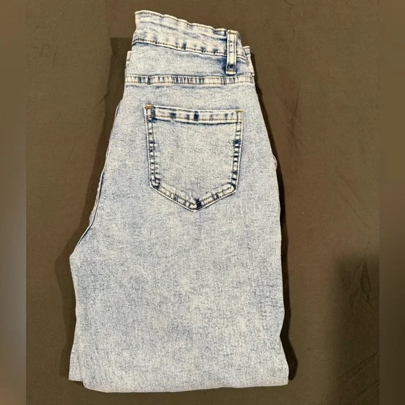 Acid Wash/Vintage-Like Blue Women's Jeans - Picture 4 of 4